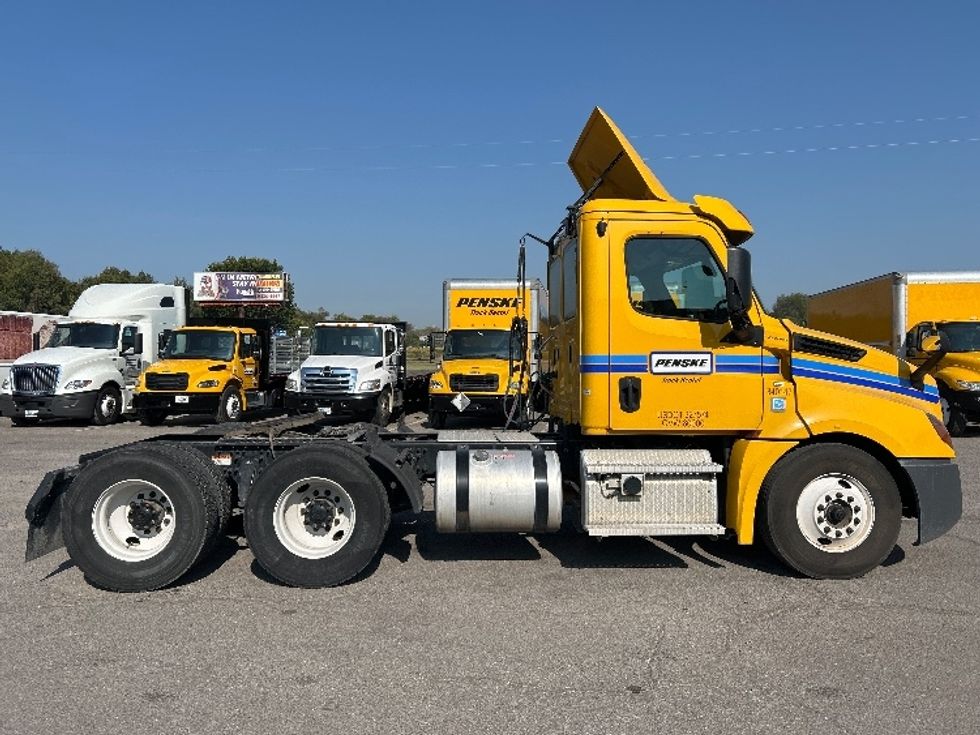 Day Cab Tractor-Heavy Duty Tractors-Freightliner-2020-T12664ST-Piqua-OH-478,462\n\t\tmiles-$ 39,500 - Image 8