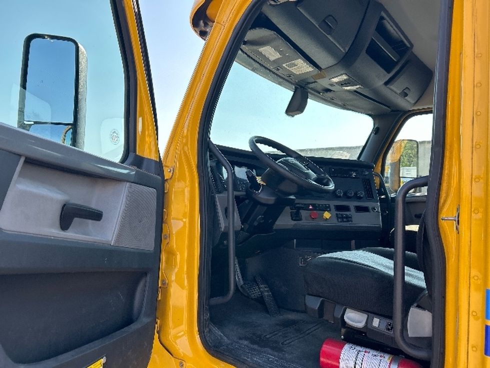 Day Cab Tractor-Heavy Duty Tractors-Freightliner-2020-T12664ST-Piqua-OH-478,462\n\t\tmiles-$ 39,500 - Image 9