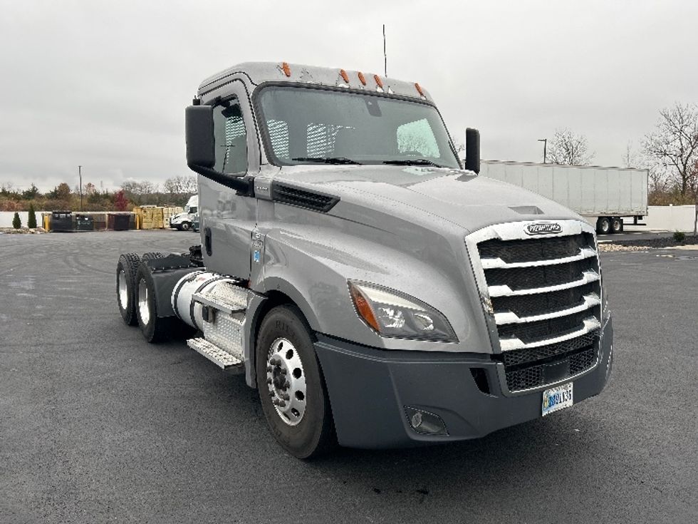 Day Cab Tractor-Heavy Duty Tractors-Freightliner-2020-T12664ST-Piqua-OH-487,632\n\t\tmiles-$ 43,500 - Image 1