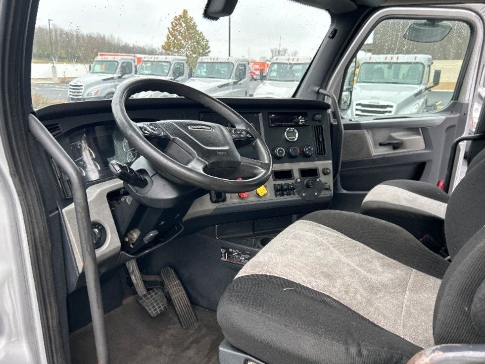 Day Cab Tractor-Heavy Duty Tractors-Freightliner-2020-T12664ST-Piqua-OH-487,632\n\t\tmiles-$ 43,500 - Image 10