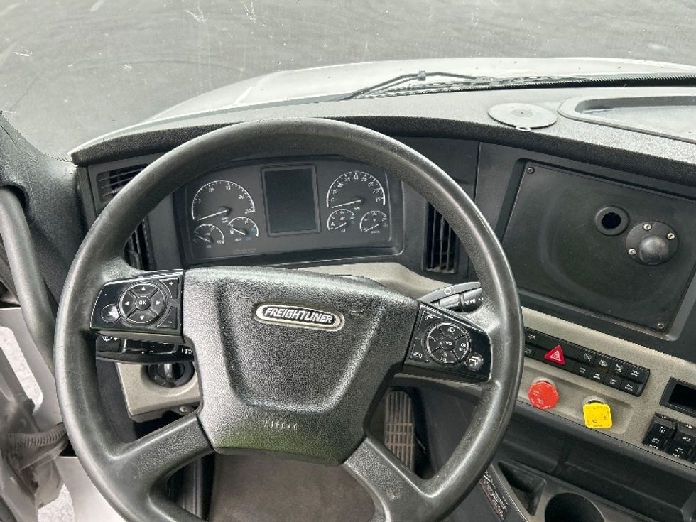 Day Cab Tractor-Heavy Duty Tractors-Freightliner-2020-T12664ST-Piqua-OH-487,632\n\t\tmiles-$ 43,500 - Image 11