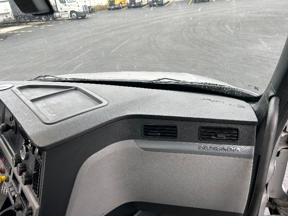 Day Cab Tractor-Heavy Duty Tractors-Freightliner-2020-T12664ST-Piqua-OH-487,632\n\t\tmiles-$ 43,500 - Image 13