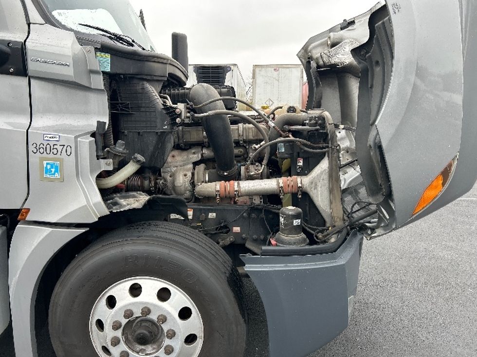 Day Cab Tractor-Heavy Duty Tractors-Freightliner-2020-T12664ST-Piqua-OH-487,632\n\t\tmiles-$ 43,500 - Image 15