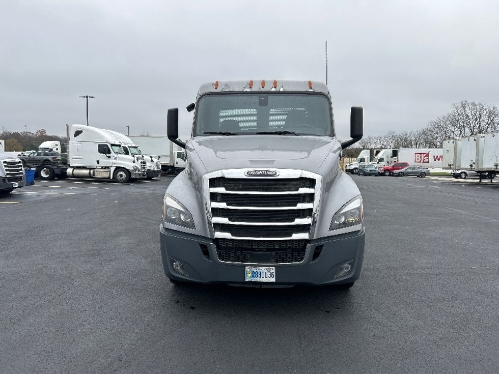 Day Cab Tractor-Heavy Duty Tractors-Freightliner-2020-T12664ST-Piqua-OH-487,632\n\t\tmiles-$ 43,500 - Image 2
