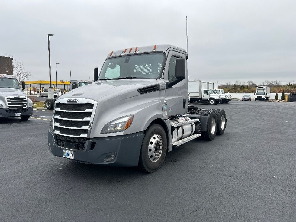 Day Cab Tractor-Heavy Duty Tractors-Freightliner-2020-T12664ST-Piqua-OH-487,632\n\t\tmiles-$ 43,500 - Image 3