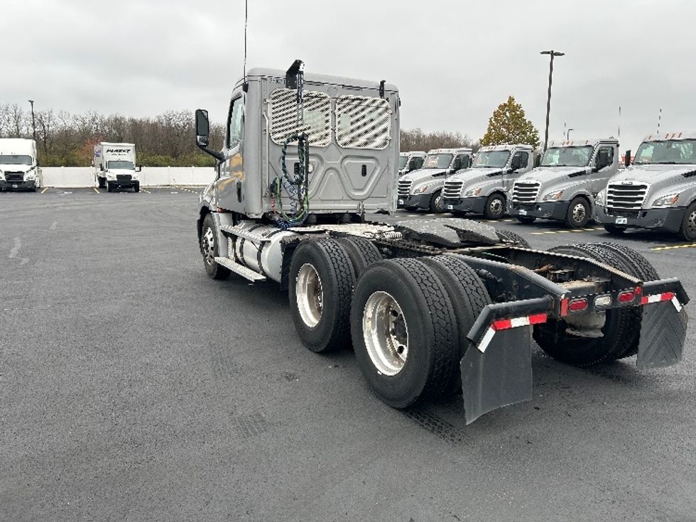 Day Cab Tractor-Heavy Duty Tractors-Freightliner-2020-T12664ST-Piqua-OH-487,632\n\t\tmiles-$ 43,500 - Image 5