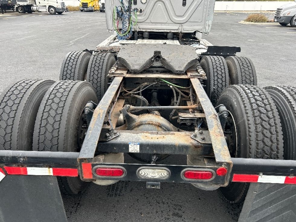 Day Cab Tractor-Heavy Duty Tractors-Freightliner-2020-T12664ST-Piqua-OH-487,632\n\t\tmiles-$ 43,500 - Image 6