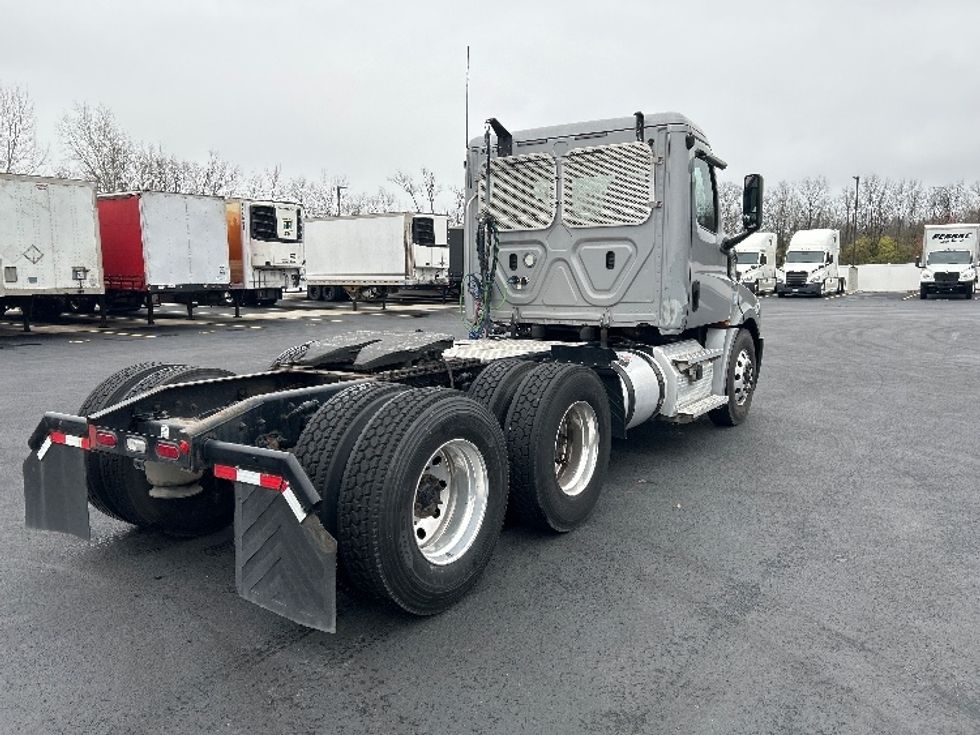 Day Cab Tractor-Heavy Duty Tractors-Freightliner-2020-T12664ST-Piqua-OH-487,632\n\t\tmiles-$ 43,500 - Image 7