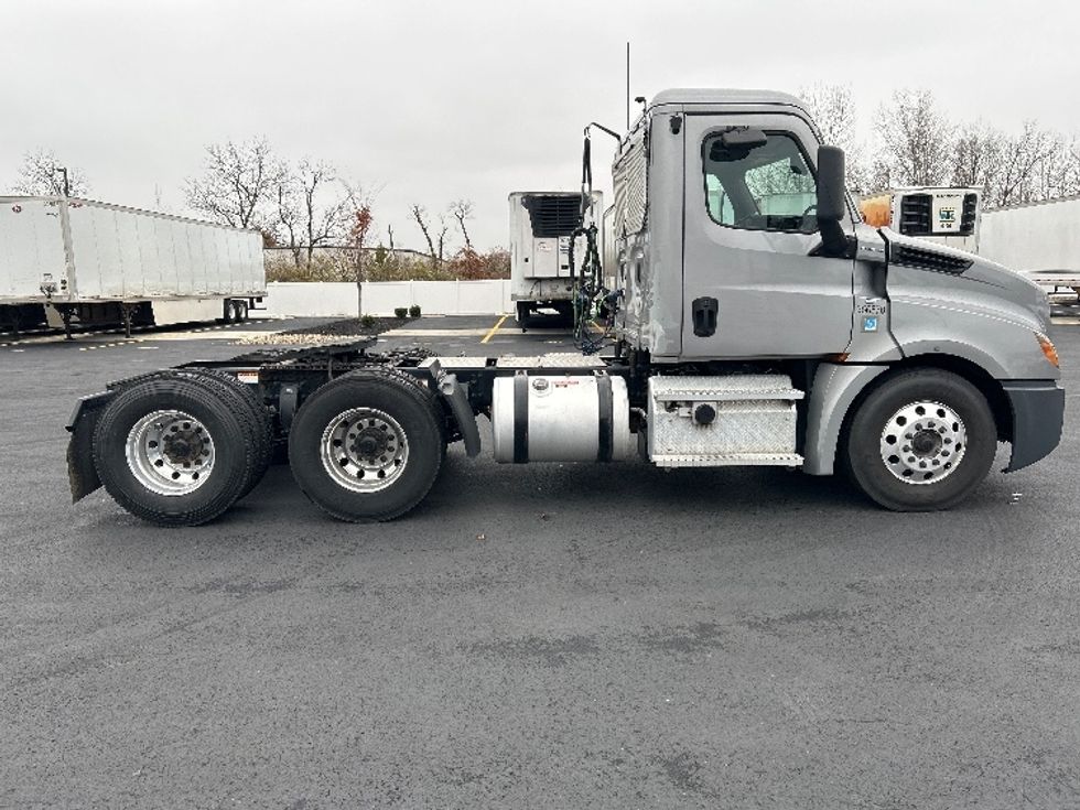 Day Cab Tractor-Heavy Duty Tractors-Freightliner-2020-T12664ST-Piqua-OH-487,632\n\t\tmiles-$ 43,500 - Image 8