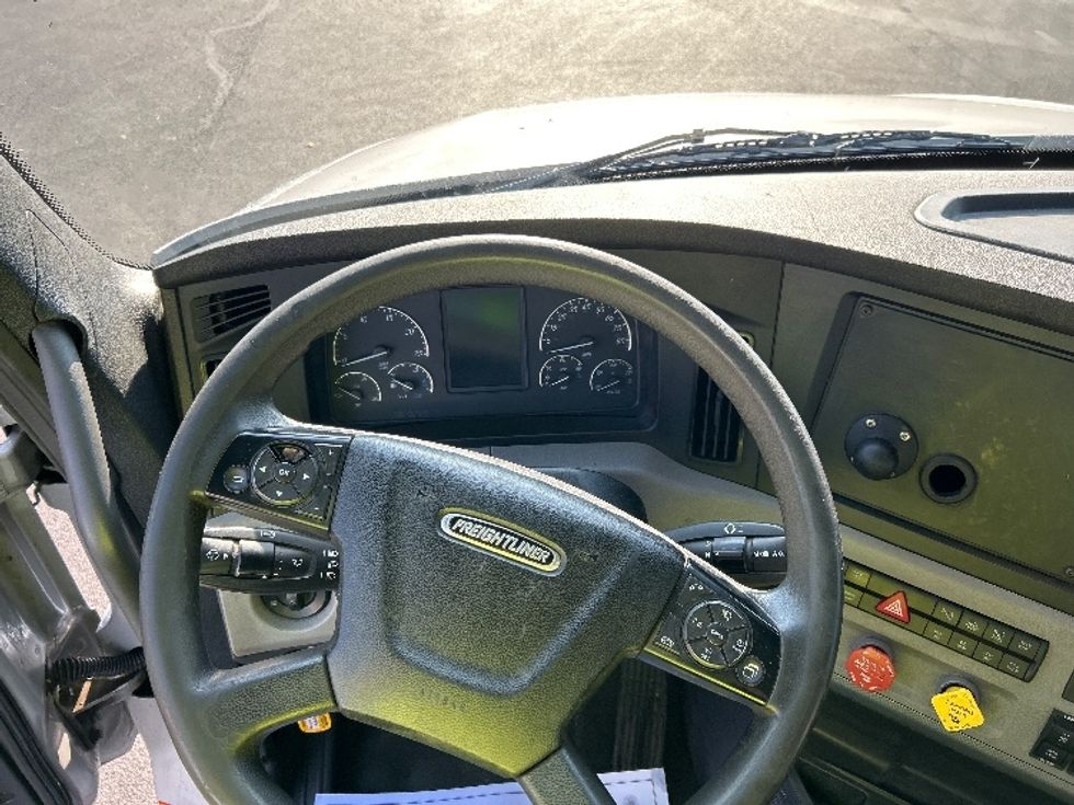Day Cab Tractor-Heavy Duty Tractors-Freightliner-2020-T12664ST-Piqua-OH-500,185\n\t\tmiles-$ 42,500 - Image 10