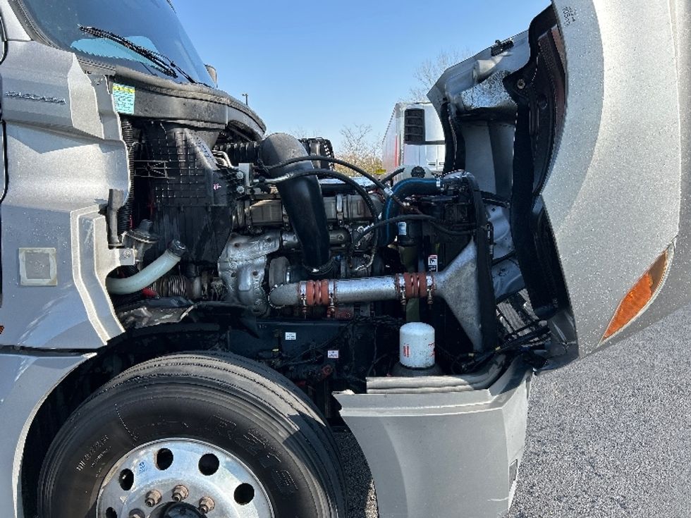 Day Cab Tractor-Heavy Duty Tractors-Freightliner-2020-T12664ST-Piqua-OH-500,185\n\t\tmiles-$ 42,500 - Image 14