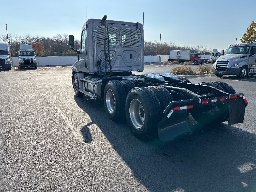 Day Cab Tractor-Heavy Duty Tractors-Freightliner-2020-T12664ST-Piqua-OH-500,185\n\t\tmiles-$ 42,500 - Image 4
