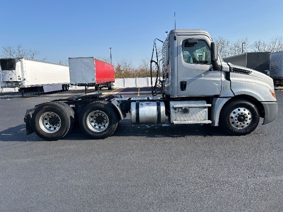 Day Cab Tractor-Heavy Duty Tractors-Freightliner-2020-T12664ST-Piqua-OH-500,185\n\t\tmiles-$ 42,500 - Image 7