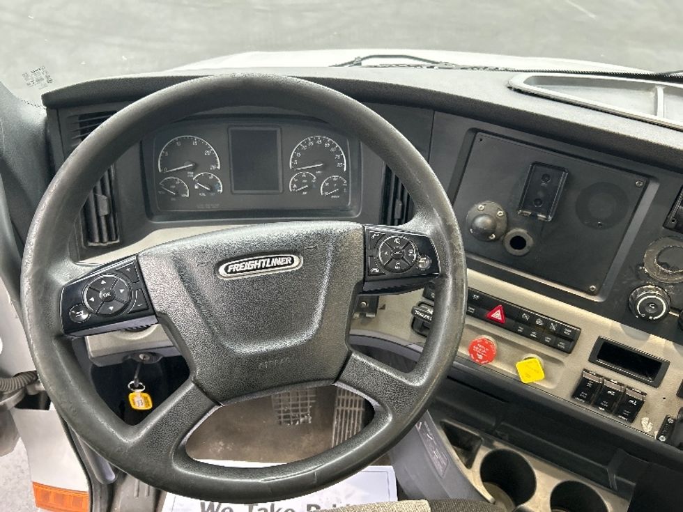 Day Cab Tractor-Heavy Duty Tractors-Freightliner-2020-T12664ST-Piqua-OH-525,111\n\t\tmiles-$ 40,250 - Image 11