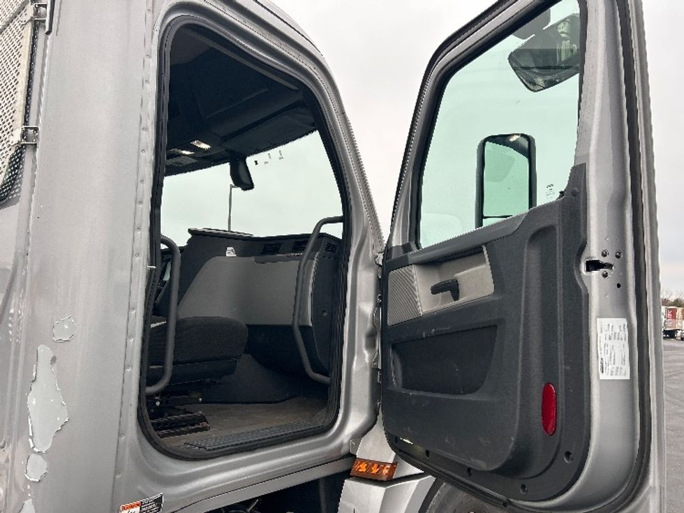 Day Cab Tractor-Heavy Duty Tractors-Freightliner-2020-T12664ST-Piqua-OH-525,111\n\t\tmiles-$ 40,250 - Image 12