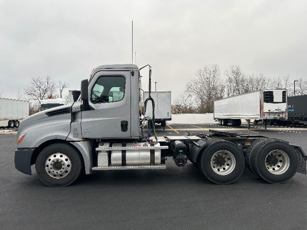 Day Cab Tractor-Heavy Duty Tractors-Freightliner-2020-T12664ST-Piqua-OH-525,111\n\t\tmiles-$ 40,250 - Image 4