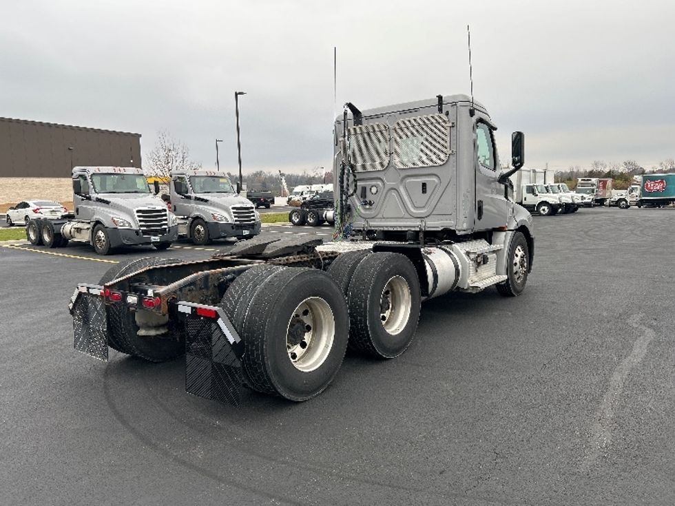 Day Cab Tractor-Heavy Duty Tractors-Freightliner-2020-T12664ST-Piqua-OH-525,111\n\t\tmiles-$ 40,250 - Image 7