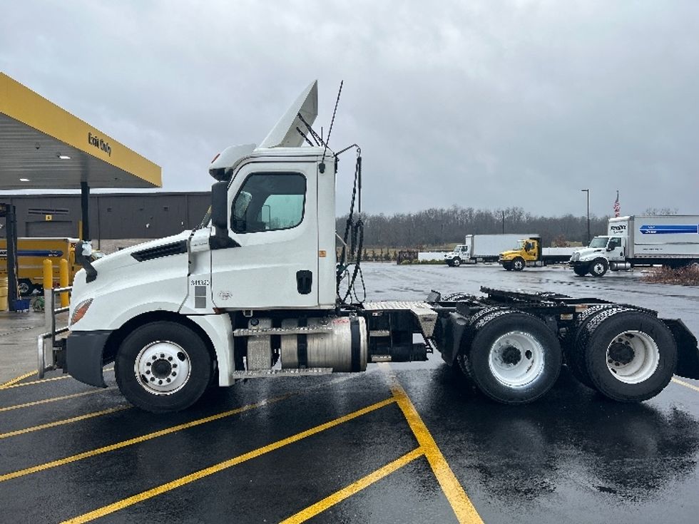 Day Cab Tractor-Heavy Duty Tractors-Freightliner-2020-T12664ST-Piqua-OH-525,214\n\t\tmiles-$ 40,500 - Image 3