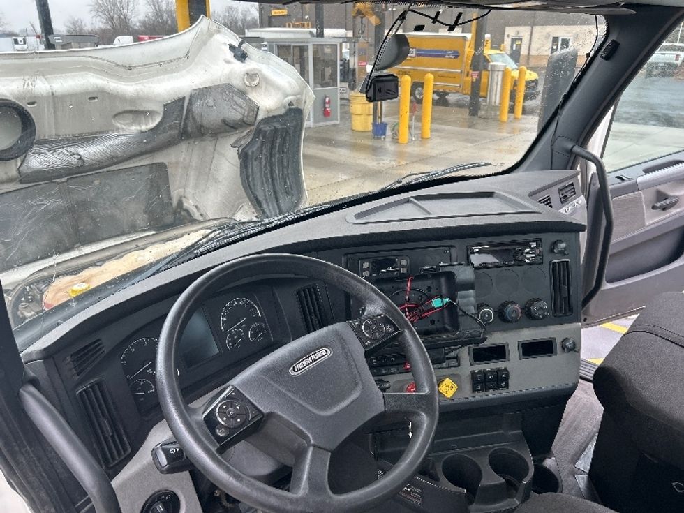 Day Cab Tractor-Heavy Duty Tractors-Freightliner-2020-T12664ST-Piqua-OH-525,214\n\t\tmiles-$ 40,500 - Image 8