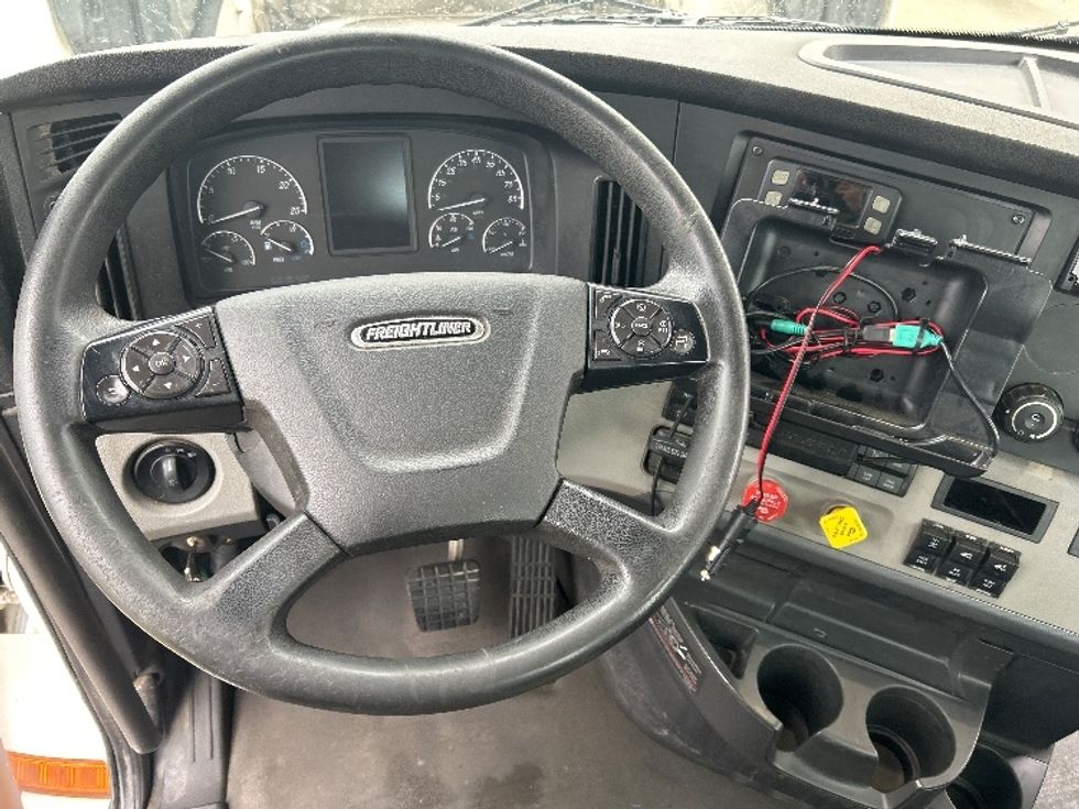 Day Cab Tractor-Heavy Duty Tractors-Freightliner-2020-T12664ST-Piqua-OH-525,214\n\t\tmiles-$ 40,500 - Image 9