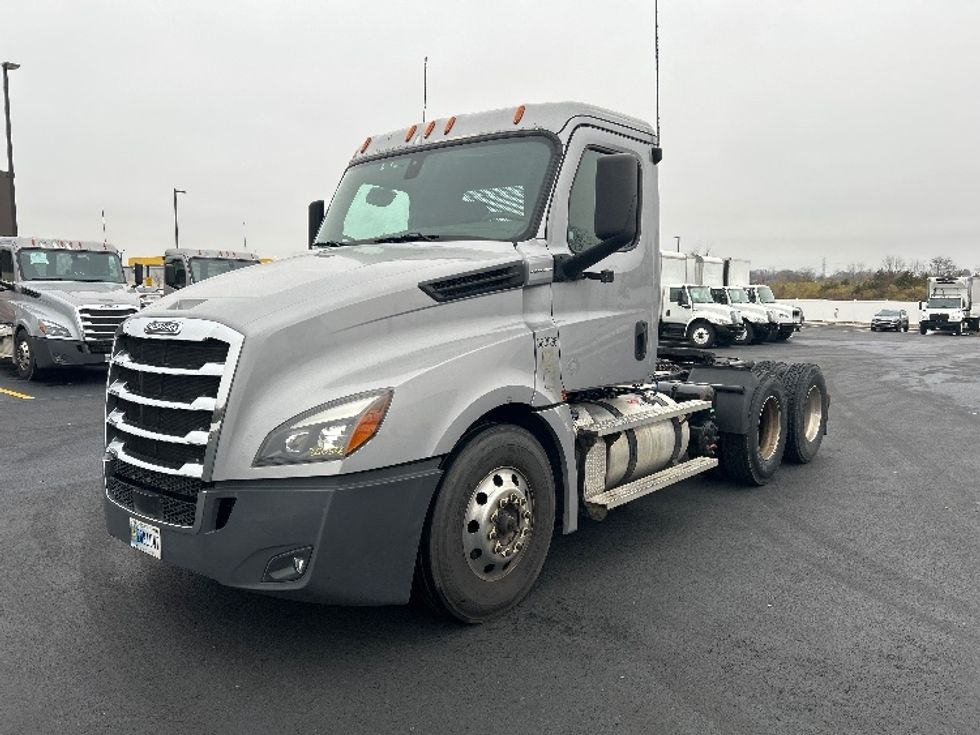 Day Cab Tractor-Heavy Duty Tractors-Freightliner-2020-T12664ST-Piqua-OH-566,345\n\t\tmiles-$ 36,750 - Image 1