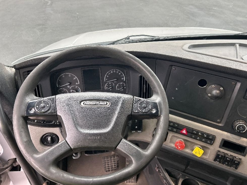 Day Cab Tractor-Heavy Duty Tractors-Freightliner-2020-T12664ST-Piqua-OH-566,345\n\t\tmiles-$ 36,750 - Image 11