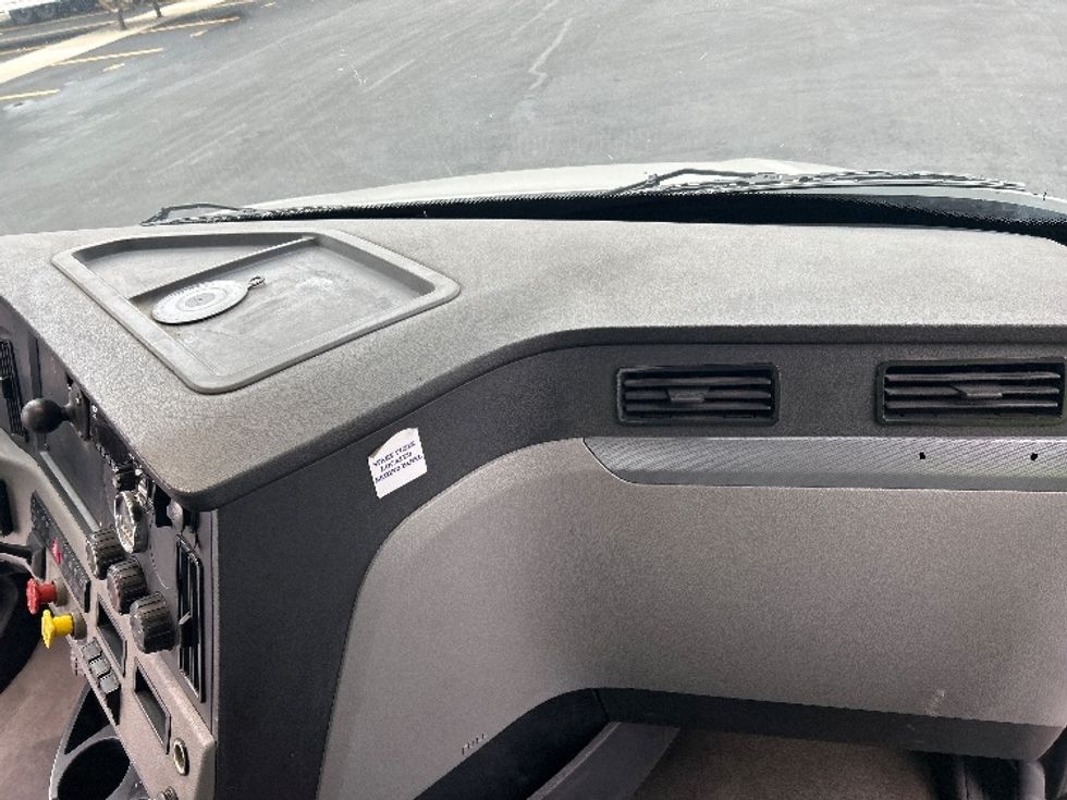 Day Cab Tractor-Heavy Duty Tractors-Freightliner-2020-T12664ST-Piqua-OH-566,345\n\t\tmiles-$ 36,750 - Image 13