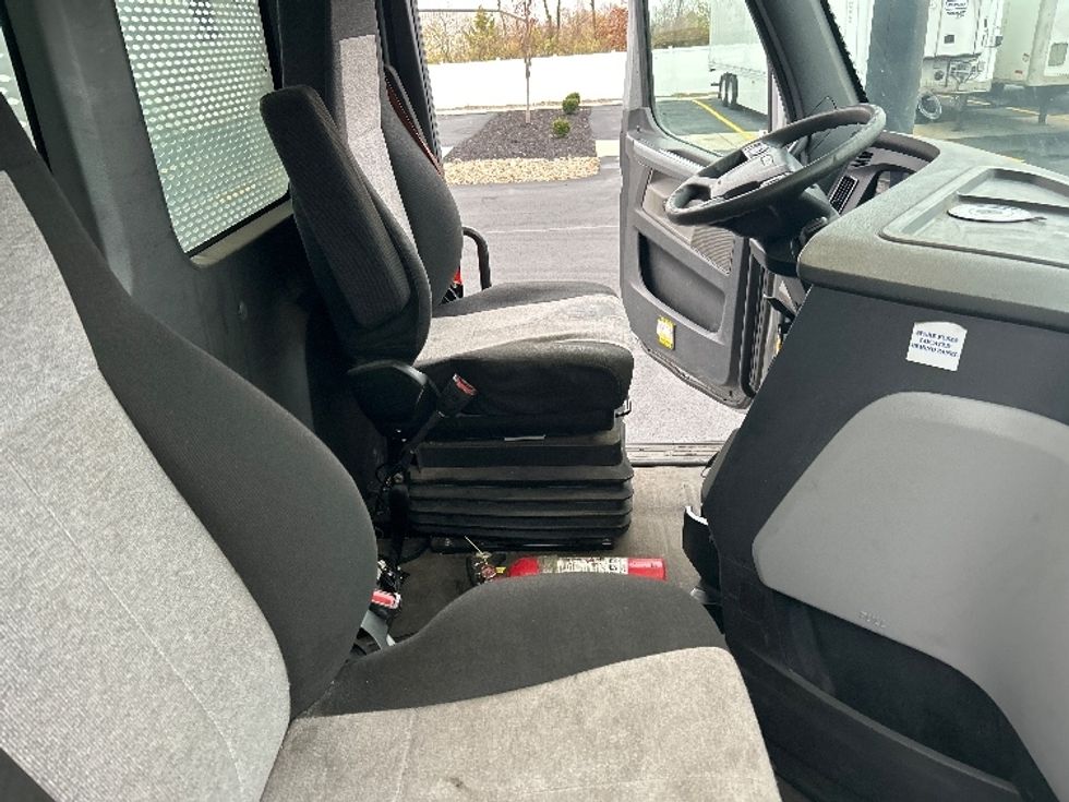 Day Cab Tractor-Heavy Duty Tractors-Freightliner-2020-T12664ST-Piqua-OH-566,345\n\t\tmiles-$ 36,750 - Image 14