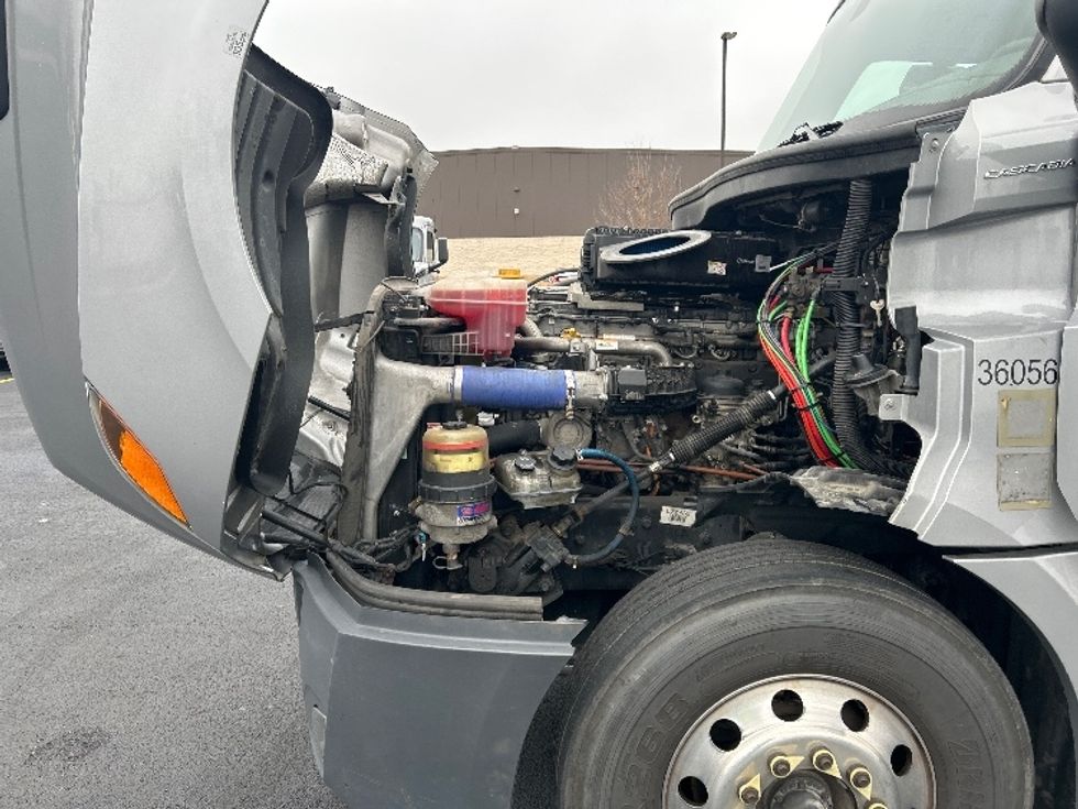 Day Cab Tractor-Heavy Duty Tractors-Freightliner-2020-T12664ST-Piqua-OH-566,345\n\t\tmiles-$ 36,750 - Image 16