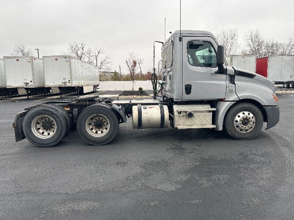 Day Cab Tractor-Heavy Duty Tractors-Freightliner-2020-T12664ST-Piqua-OH-566,345\n\t\tmiles-$ 36,750 - Image 8
