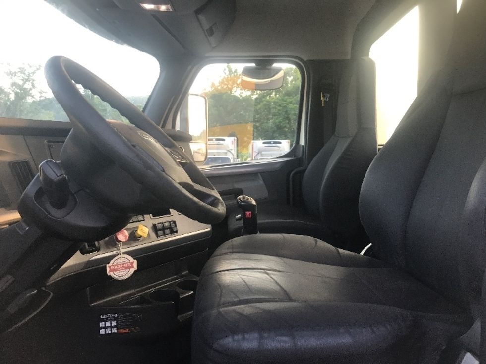 Day Cab Tractor-Heavy Duty Tractors-Freightliner-2020-T12664ST-Pittsburgh-PA-280,590\n\t\tmiles-$ 65,250 - Image 10