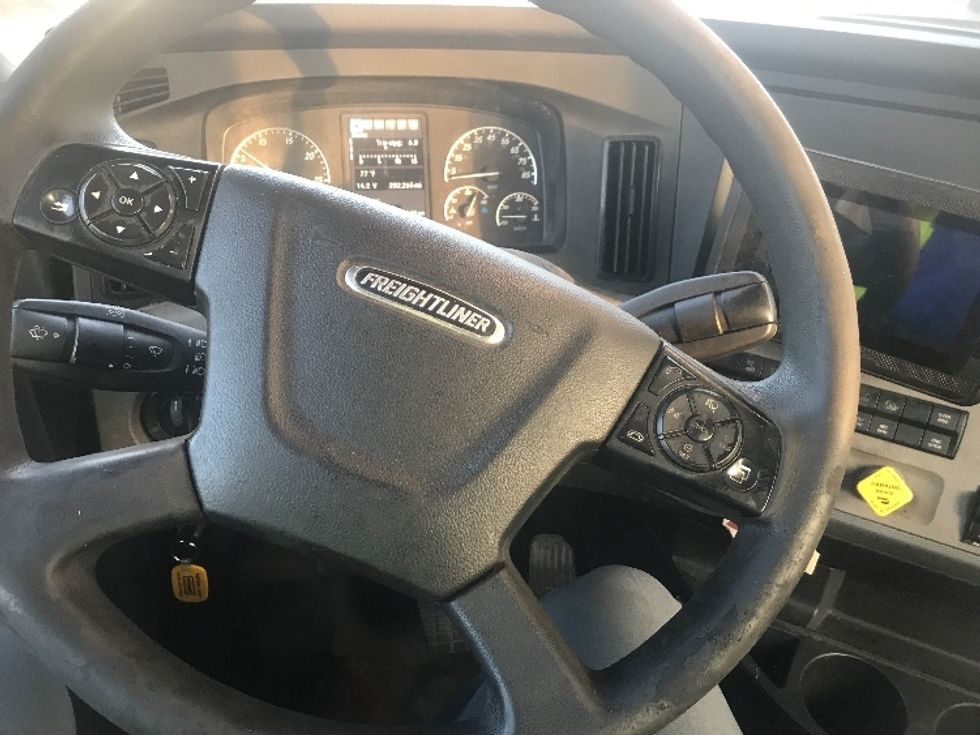 Day Cab Tractor-Heavy Duty Tractors-Freightliner-2020-T12664ST-Pittsburgh-PA-280,590\n\t\tmiles-$ 65,250 - Image 11