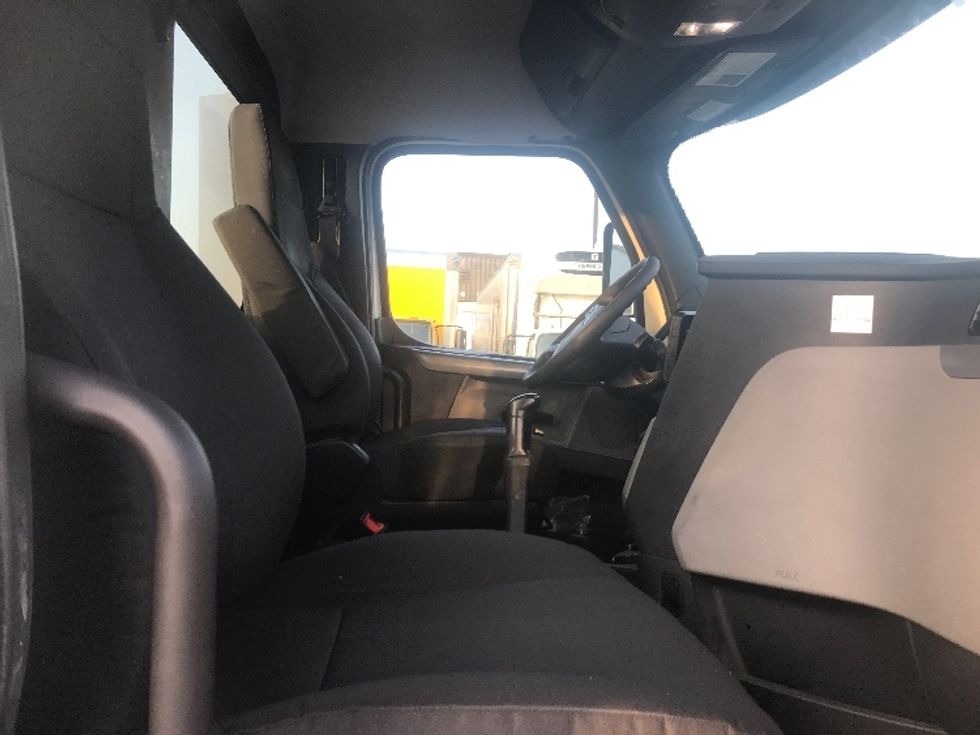 Day Cab Tractor-Heavy Duty Tractors-Freightliner-2020-T12664ST-Pittsburgh-PA-280,590\n\t\tmiles-$ 65,250 - Image 14