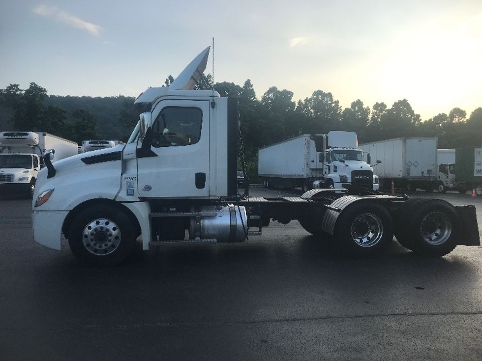 Day Cab Tractor-Heavy Duty Tractors-Freightliner-2020-T12664ST-Pittsburgh-PA-280,590\n\t\tmiles-$ 65,250 - Image 4