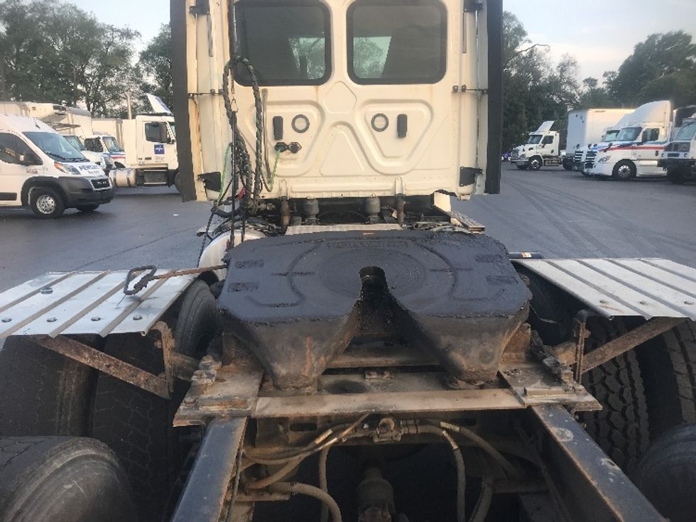 Day Cab Tractor-Heavy Duty Tractors-Freightliner-2020-T12664ST-Pittsburgh-PA-280,590\n\t\tmiles-$ 65,250 - Image 6