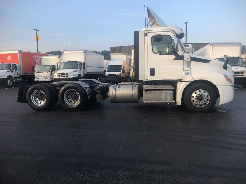 Day Cab Tractor-Heavy Duty Tractors-Freightliner-2020-T12664ST-Pittsburgh-PA-280,590\n\t\tmiles-$ 65,250 - Image 8