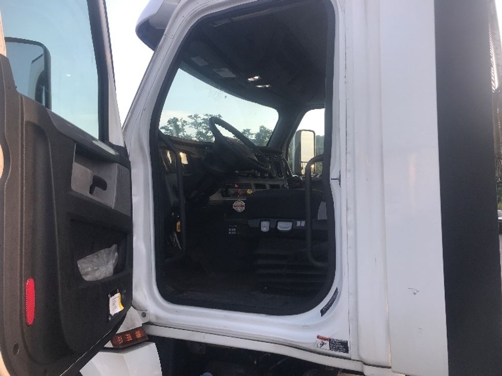 Day Cab Tractor-Heavy Duty Tractors-Freightliner-2020-T12664ST-Pittsburgh-PA-280,590\n\t\tmiles-$ 65,250 - Image 9