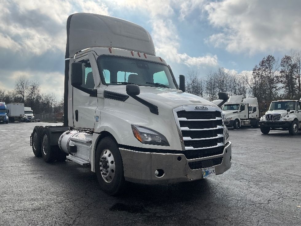 Day Cab Tractor-Heavy Duty Tractors-Freightliner-2020-T12664ST-Pittsburgh-PA-790,930\n\t\tmiles-$ 30,750 - Image 1