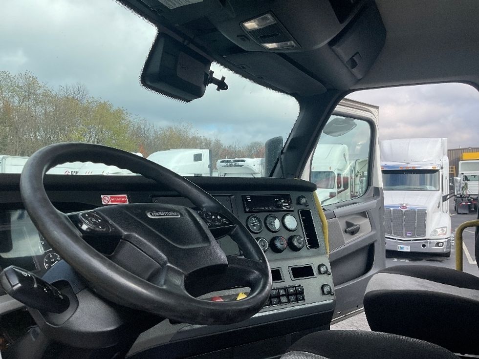 Day Cab Tractor-Heavy Duty Tractors-Freightliner-2020-T12664ST-Pittsburgh-PA-790,930\n\t\tmiles-$ 30,750 - Image 10