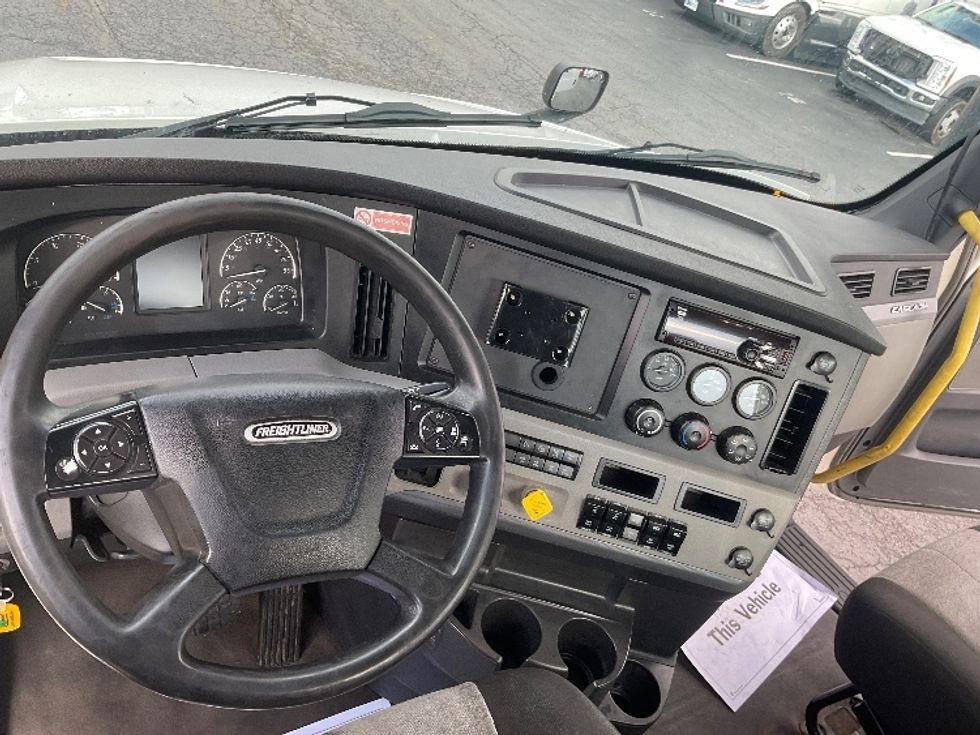 Day Cab Tractor-Heavy Duty Tractors-Freightliner-2020-T12664ST-Pittsburgh-PA-790,930\n\t\tmiles-$ 30,750 - Image 11