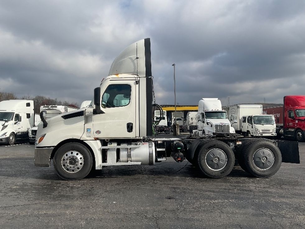 Day Cab Tractor-Heavy Duty Tractors-Freightliner-2020-T12664ST-Pittsburgh-PA-790,930\n\t\tmiles-$ 30,750 - Image 4