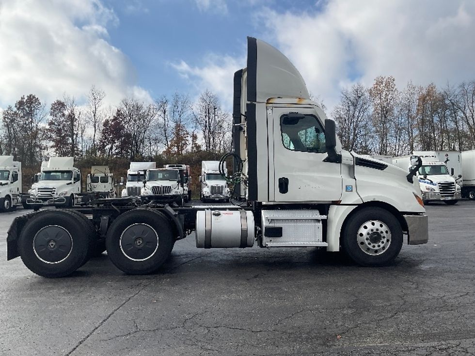 Day Cab Tractor-Heavy Duty Tractors-Freightliner-2020-T12664ST-Pittsburgh-PA-790,930\n\t\tmiles-$ 30,750 - Image 8