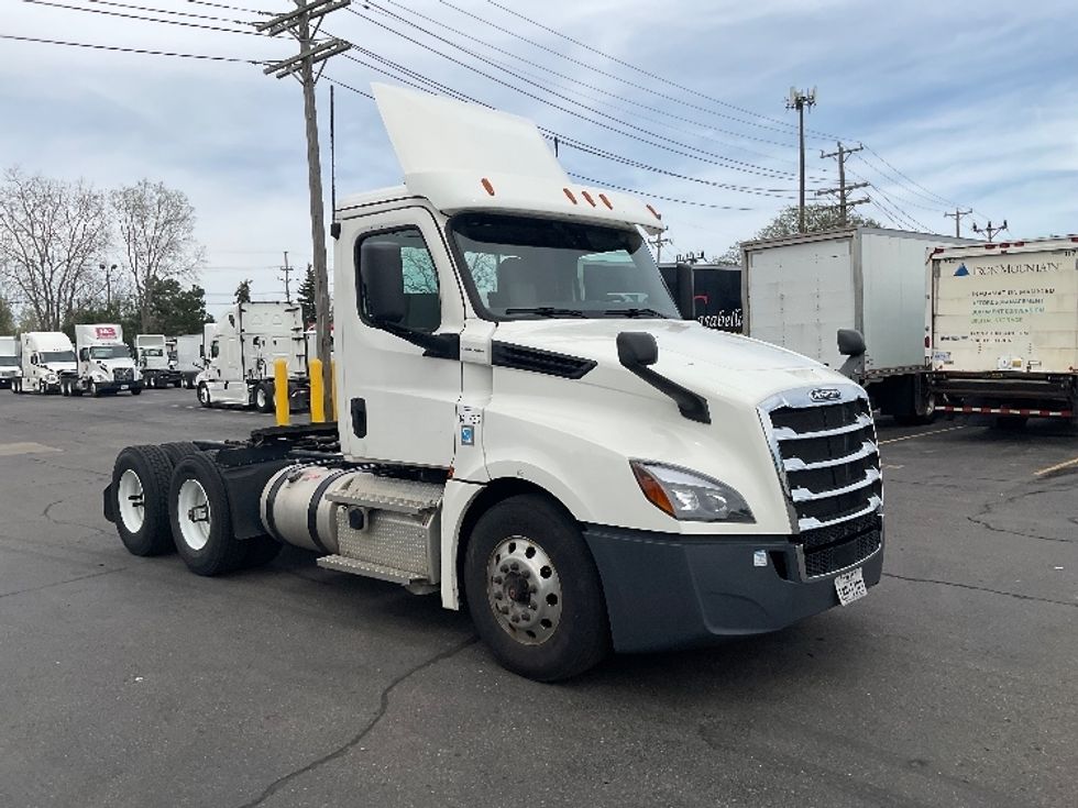 Day Cab Tractor-Heavy Duty Tractors-Freightliner-2020-T12664ST-Plymouth-MI-387,968\n\t\tmiles-$ 50,750 - Image 1