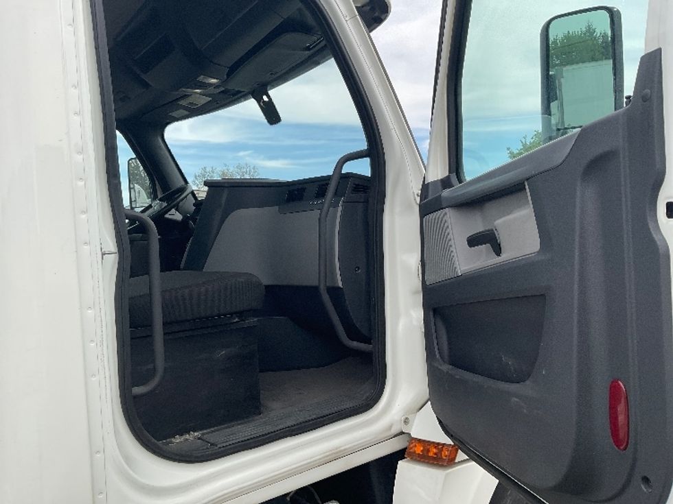 Day Cab Tractor-Heavy Duty Tractors-Freightliner-2020-T12664ST-Plymouth-MI-387,968\n\t\tmiles-$ 50,750 - Image 12