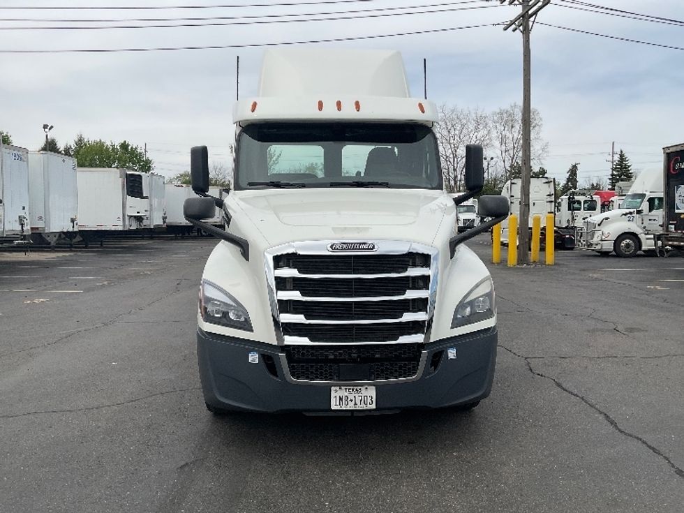 Day Cab Tractor-Heavy Duty Tractors-Freightliner-2020-T12664ST-Plymouth-MI-387,968\n\t\tmiles-$ 50,750 - Image 2
