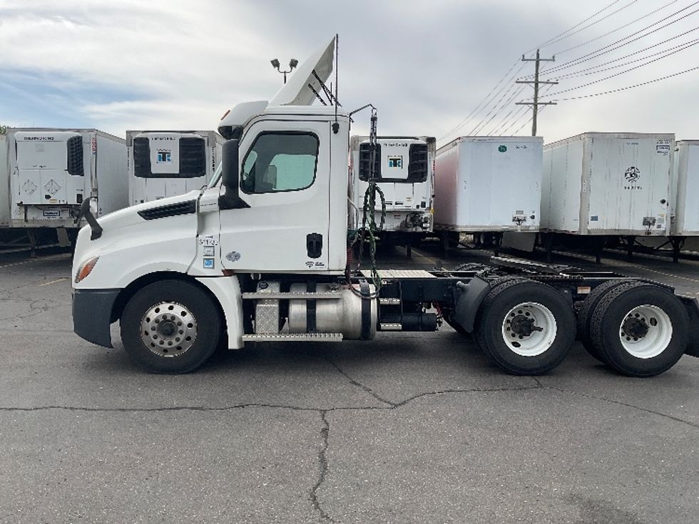 Day Cab Tractor-Heavy Duty Tractors-Freightliner-2020-T12664ST-Plymouth-MI-387,968\n\t\tmiles-$ 50,750 - Image 4