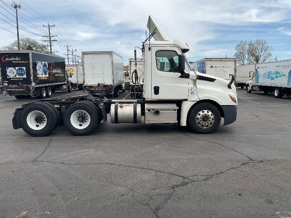 Day Cab Tractor-Heavy Duty Tractors-Freightliner-2020-T12664ST-Plymouth-MI-387,968\n\t\tmiles-$ 50,750 - Image 8