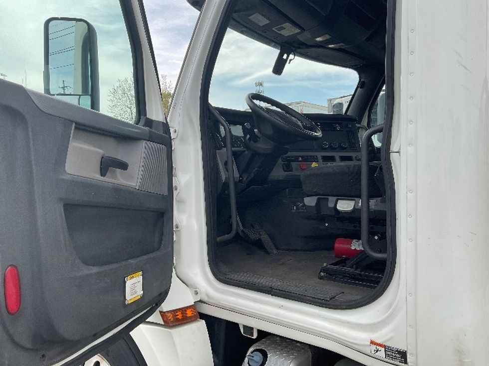 Day Cab Tractor-Heavy Duty Tractors-Freightliner-2020-T12664ST-Plymouth-MI-387,968\n\t\tmiles-$ 50,750 - Image 9