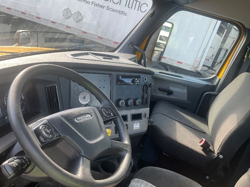 Day Cab Tractor-Heavy Duty Tractors-Freightliner-2020-T12664ST-Pompano Beach-FL-364,323\n\t\tmiles-$ 52,750 - Image 10