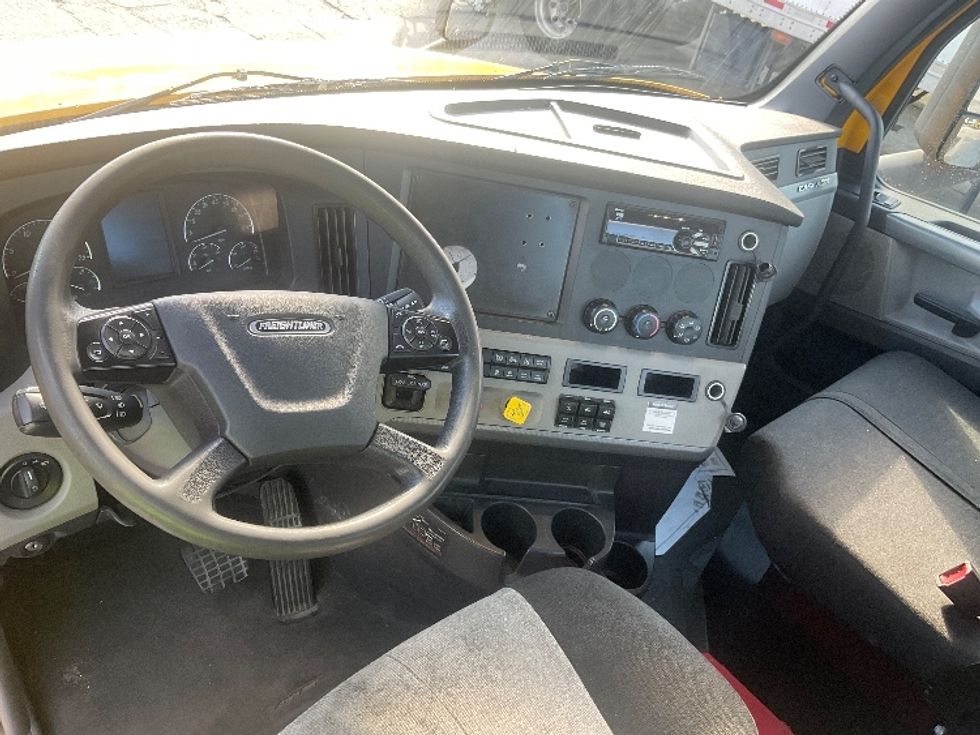 Day Cab Tractor-Heavy Duty Tractors-Freightliner-2020-T12664ST-Pompano Beach-FL-364,323\n\t\tmiles-$ 52,750 - Image 11